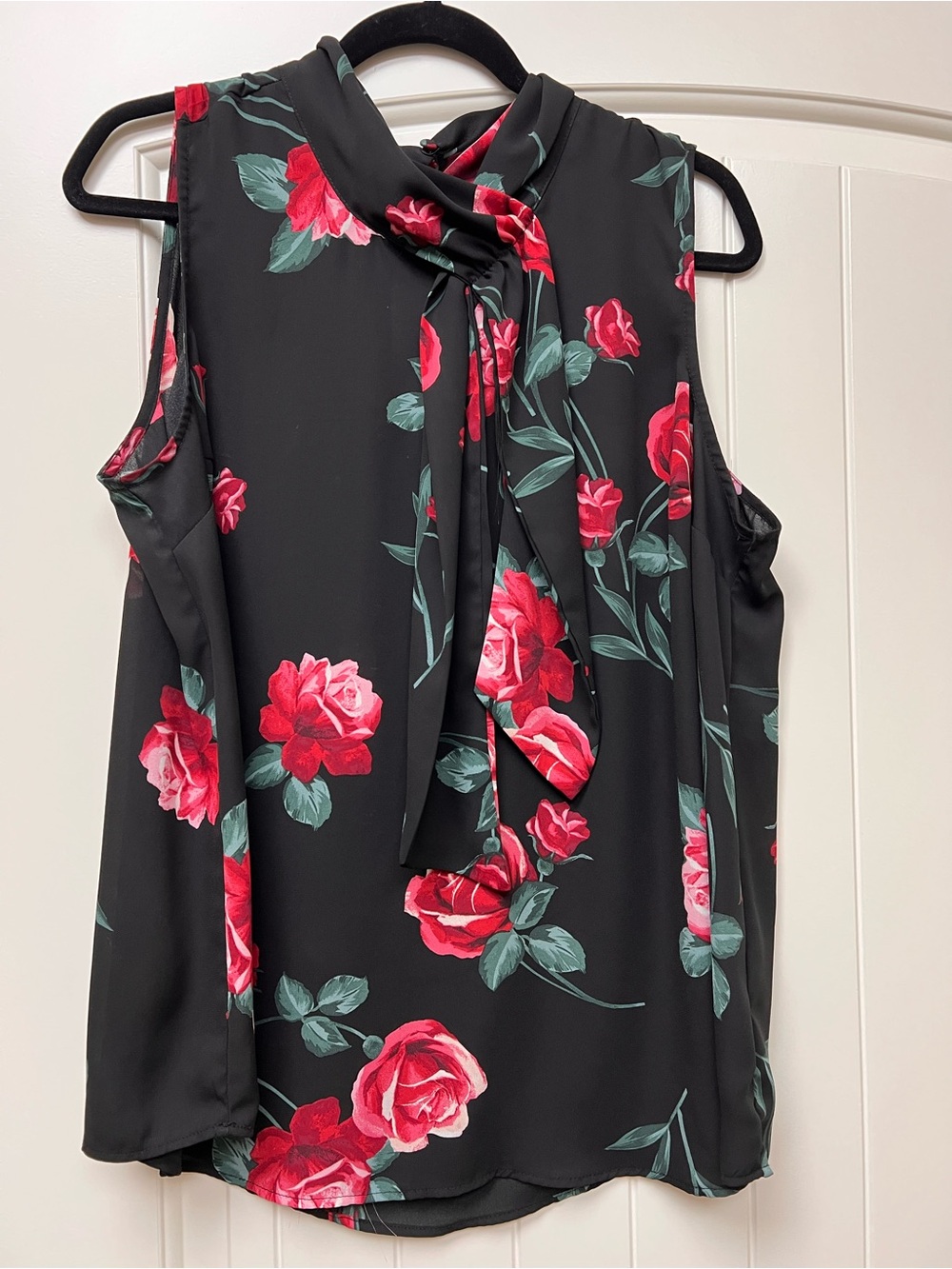 Torrid Black & Red Floral Necktie tank top - 0